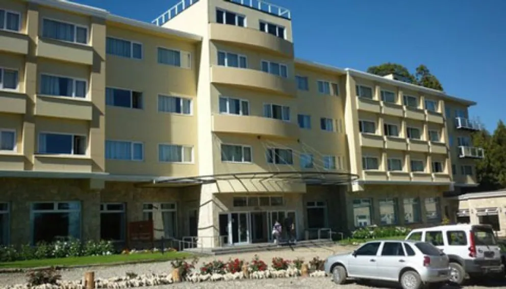 Atenuaron la acusación contra egresados por agresión a estudiante que cayó del balcón
