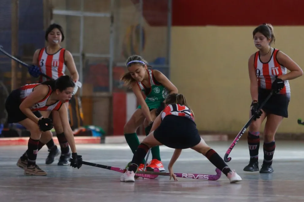 La acción sigue en el hockey local