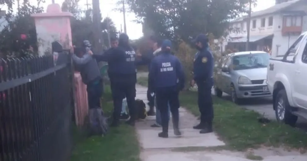 Le pidieron plata, les dio 100 pesos pero lo golpearon salvajemente y le robaron hasta las zapatillas  