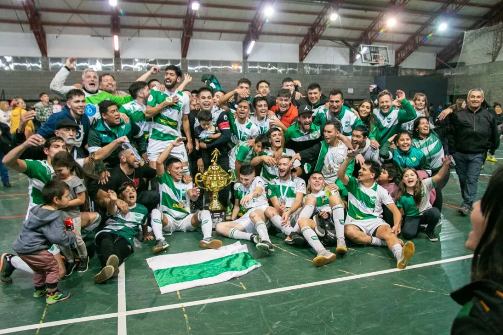 Más de 1.500 personas vieron campeón a Alborada en el 3