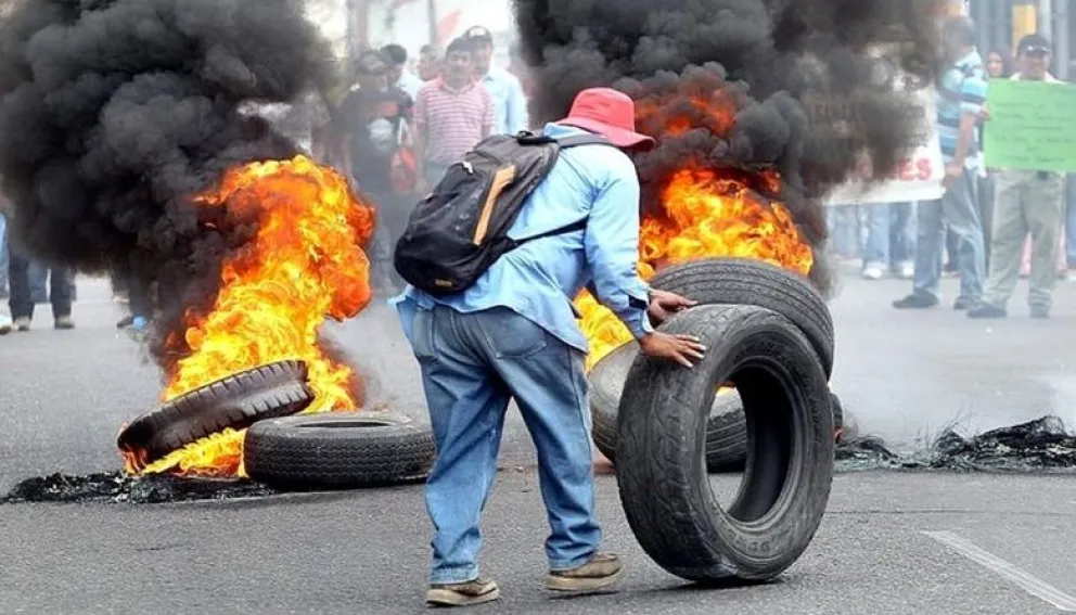 Comodoro Rivadavia prohibió quemar gomas en las marchas, ¿de cuánto son las multas por hacerlo?