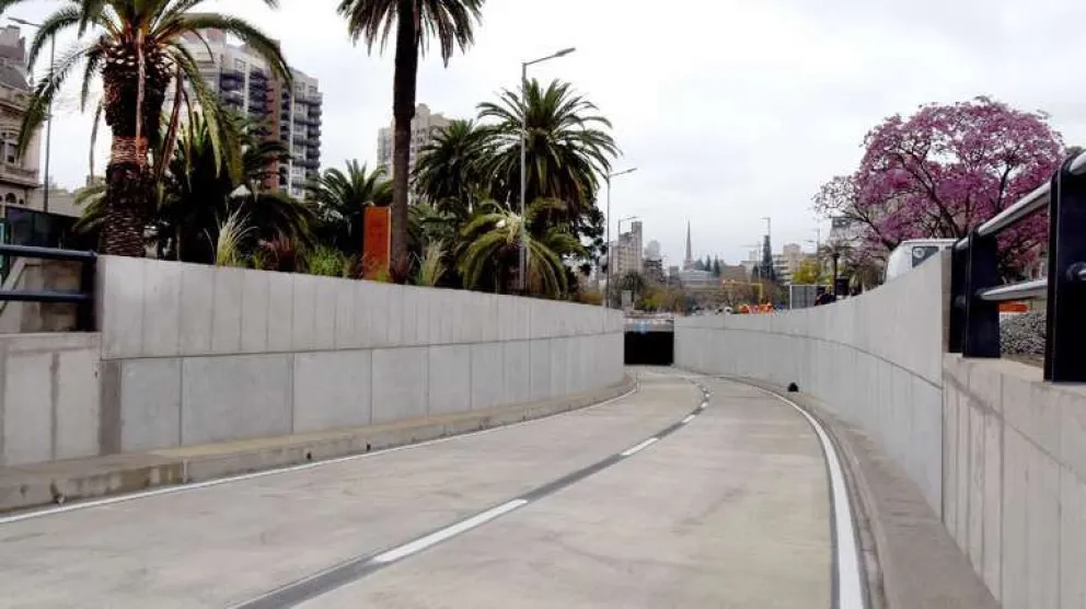 Un influencer cayó de 7 metros de altura cuando huía de una pelea