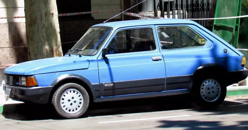 Perdió el auto en un juicio por manejar mirando el celular 