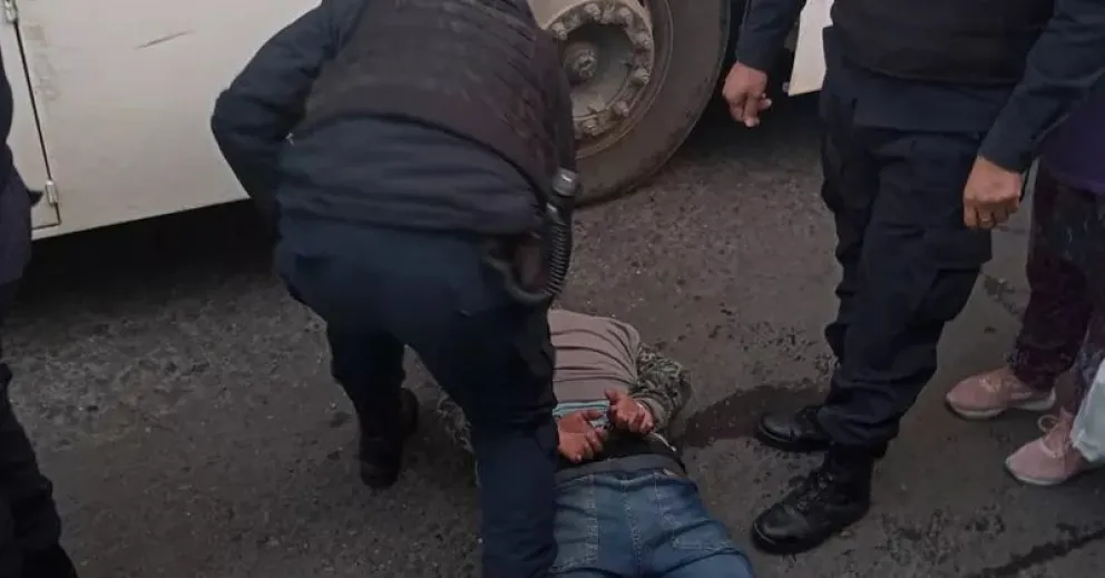 El detenido por golpear al chofer de Mi Bus dijo que el agredido fue él y que además le robaron veinte mil pesos 