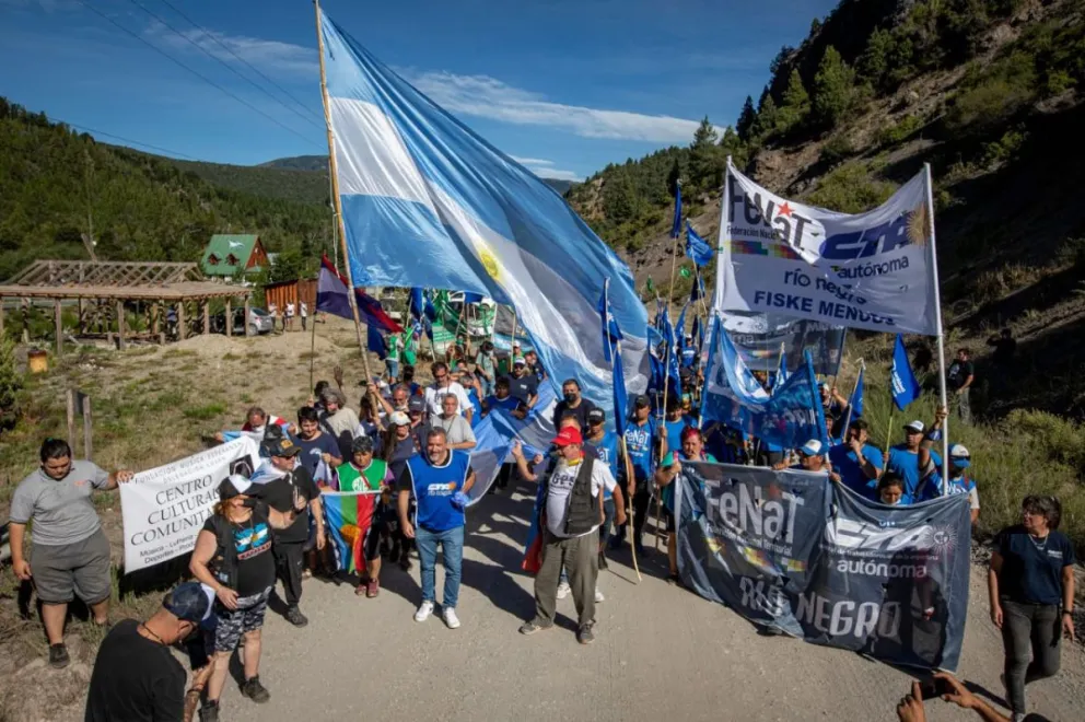 CTA Autónoma marcha a Casa de Gobierno por el acceso a Lago Escondido