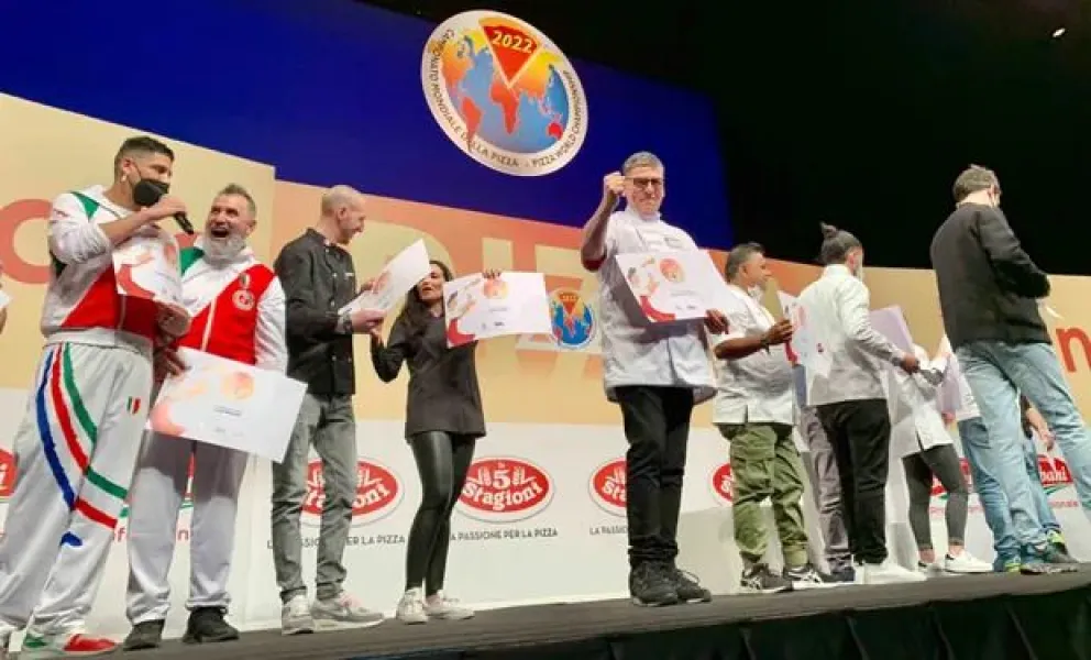 Un barilochense entre los maestros que llevaron a la pizza argentina a ser una de las mejores del mundo