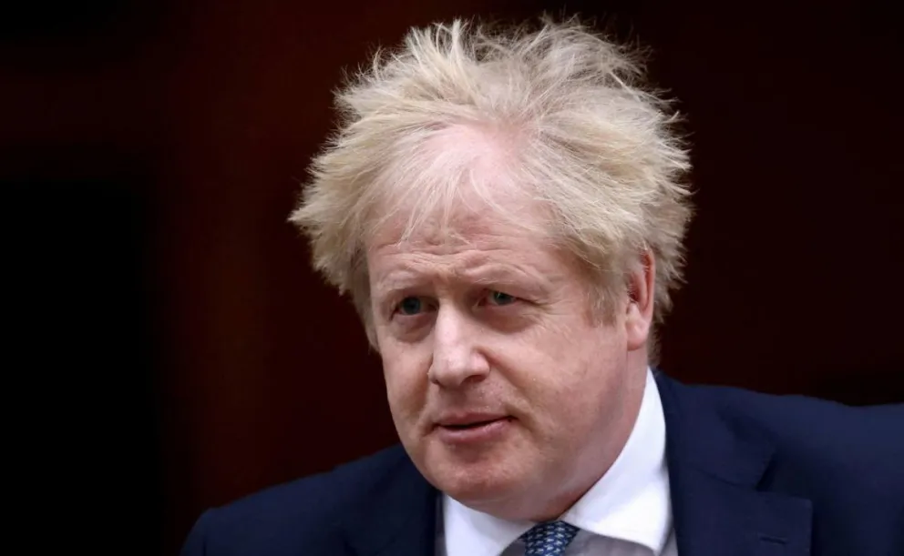 Multaron a Boris Johnson por participar en fiestas ilegales durante la cuarentena