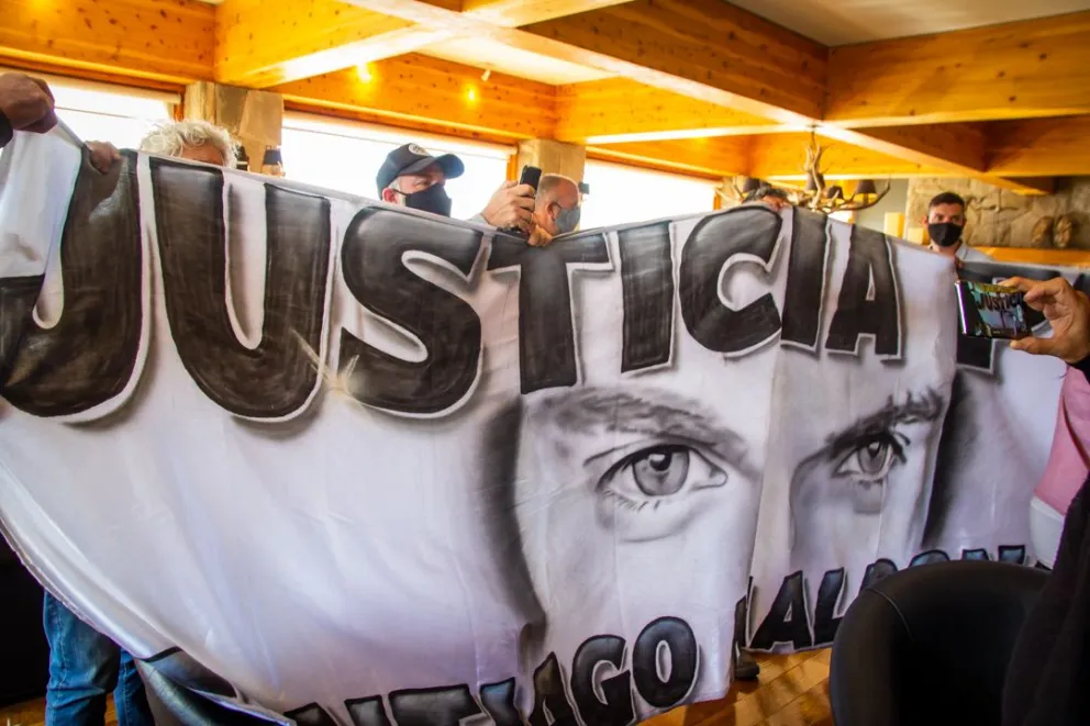 “No pudo sostener la mirada y se tuvo que ir”