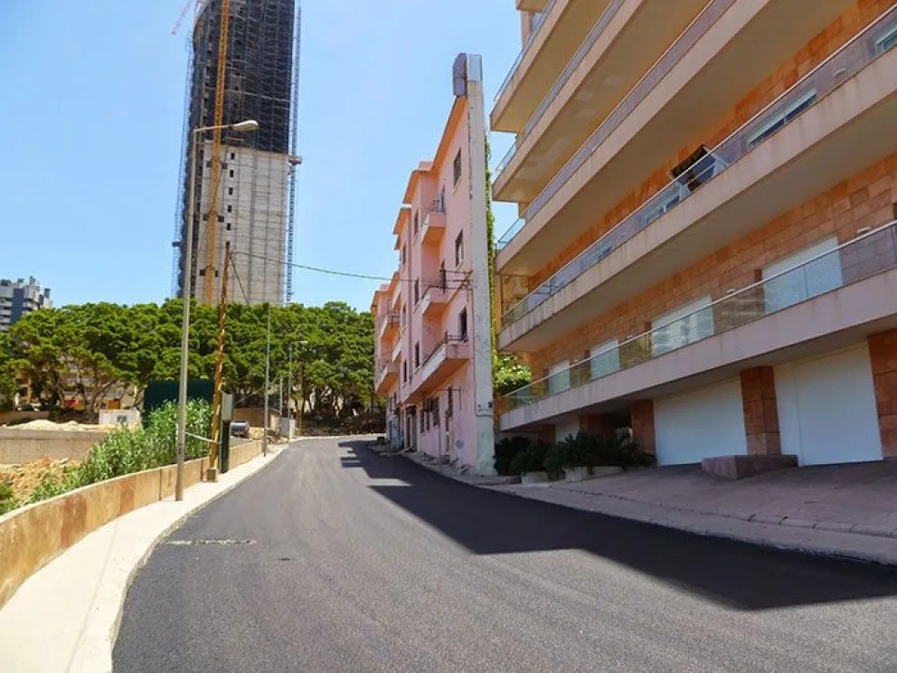 Un hombre construyó un singular edificio sólo para taparle la vista al mar a su hermano