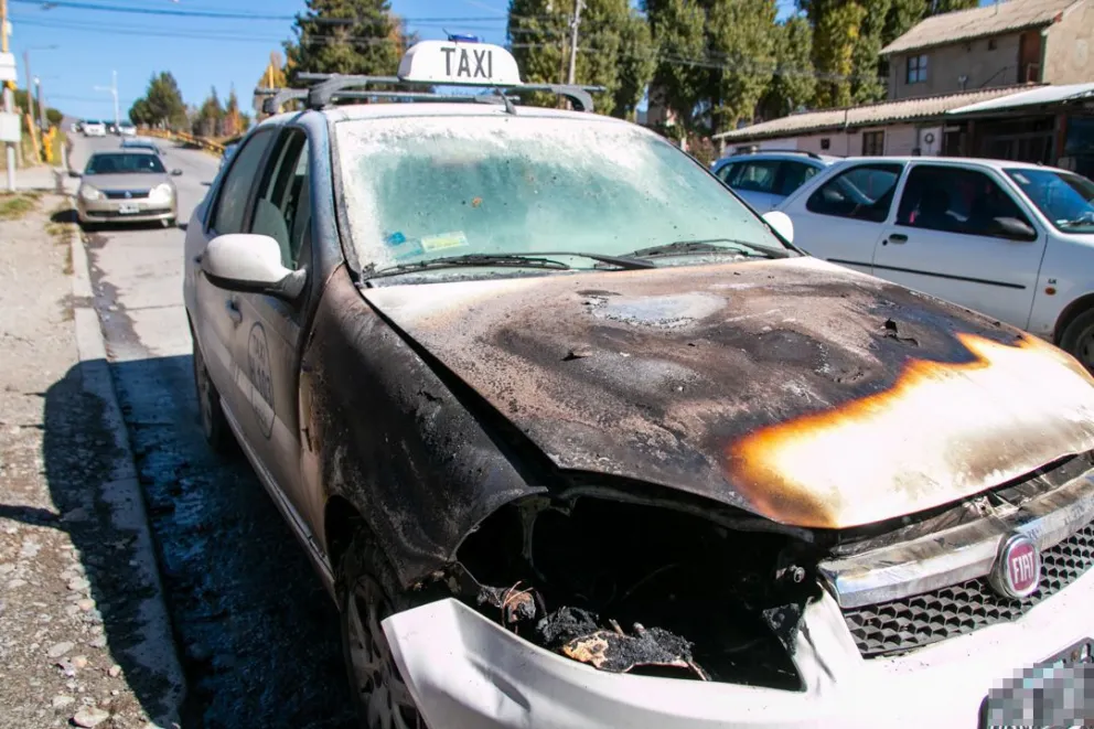 La desazón del taxista: “Somos tres personas que nos quedamos sin una fuente laboral”  