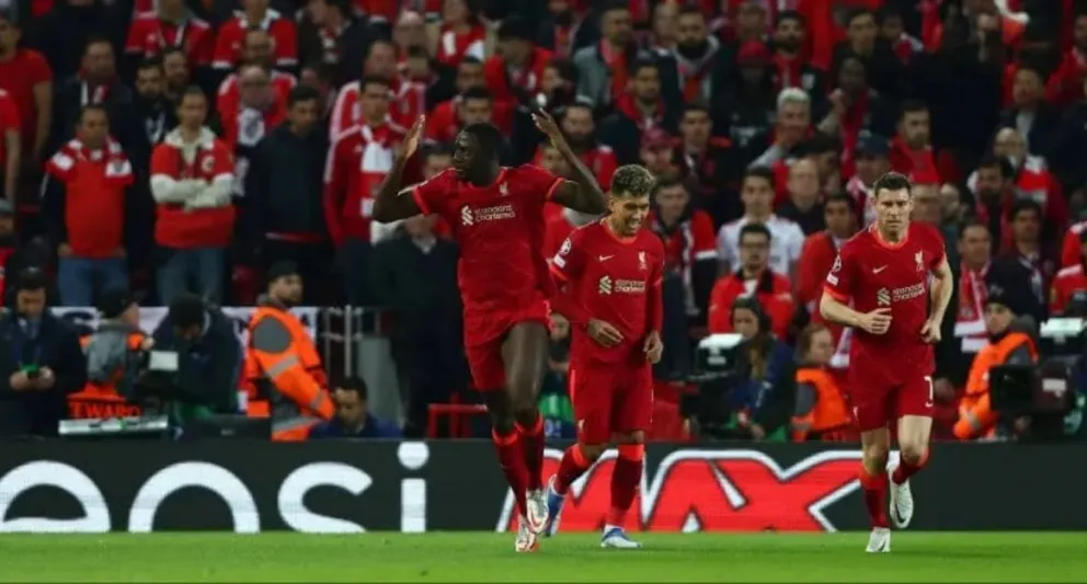 Liverpool igualó con Benfica y está entre los cuatro mejores