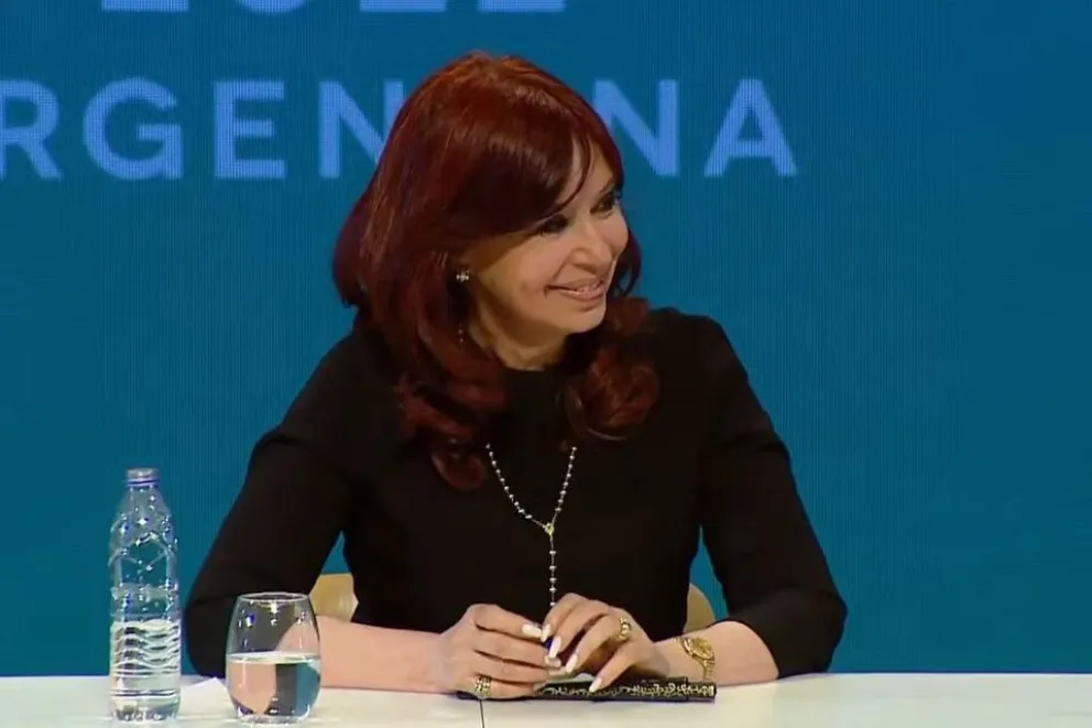 ¿Cristina Kirchner le tiró un palo a Alberto Fernández?: "Que te pongan una banda y te den un bastón no es poder"