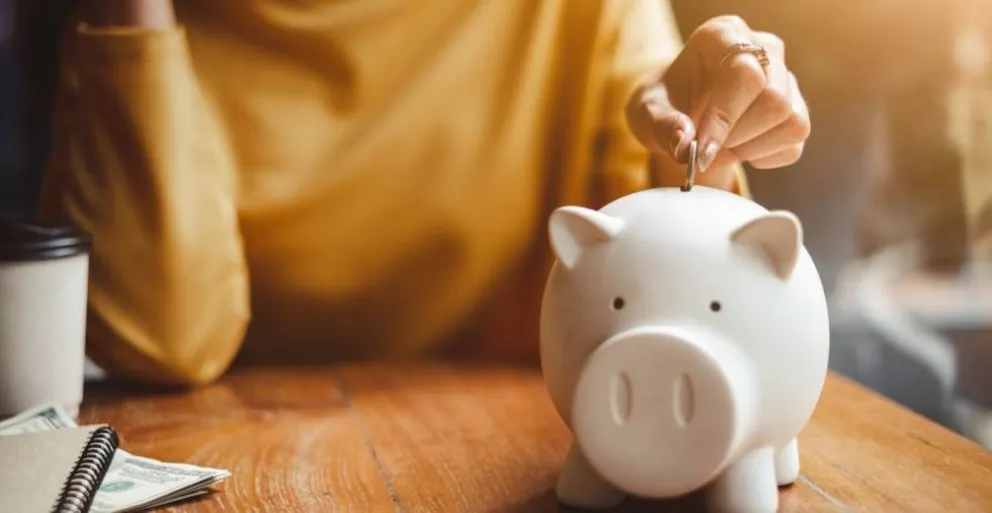 Cómo ahorrar y ganarle a la inflación sin comprar dólares: seguí estos consejos 