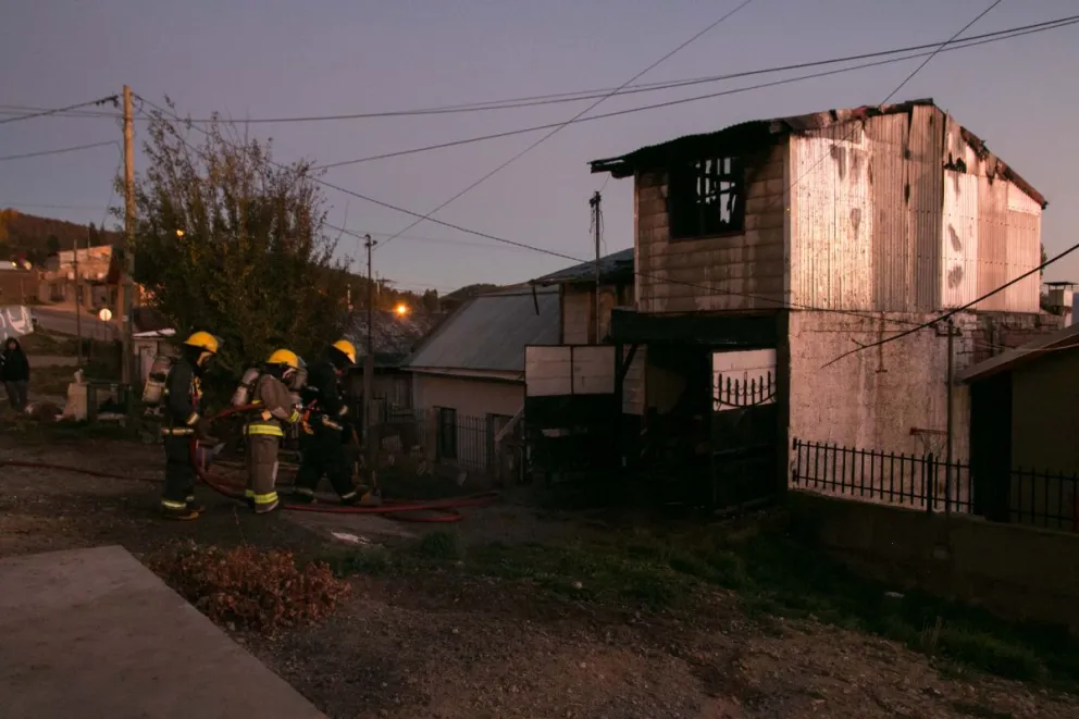 Una vivienda sufrió pérdidas totales por un incendio