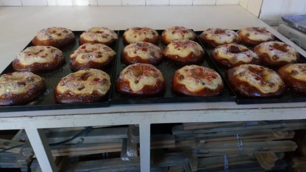 Nicolás Martínez puso a la venta roscas de Pascua 