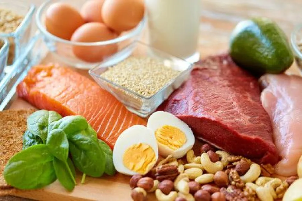 Si incorporas estos 5 alimentos en tu dieta podrás conciliar el sueño y dormir bien