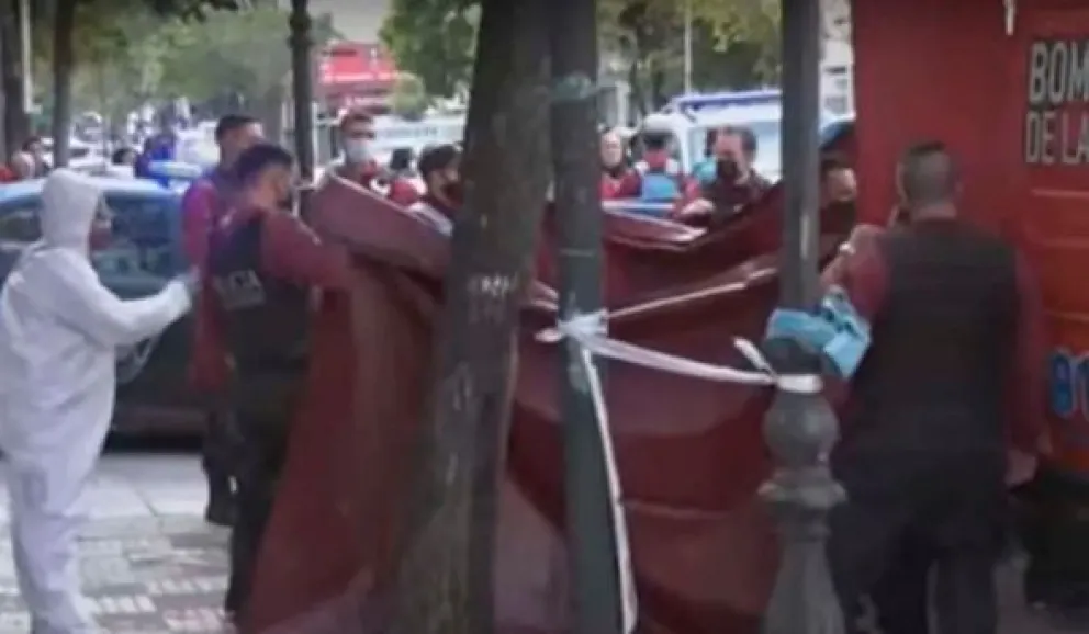 Una mujer convulsionó y murió en la calle tras intoxicarse en un hotel alojamiento