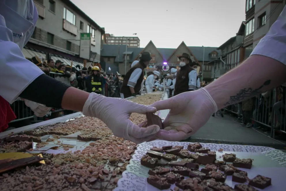Llegó el día de la elaboración de la barra de chocolate más larga del mundo 