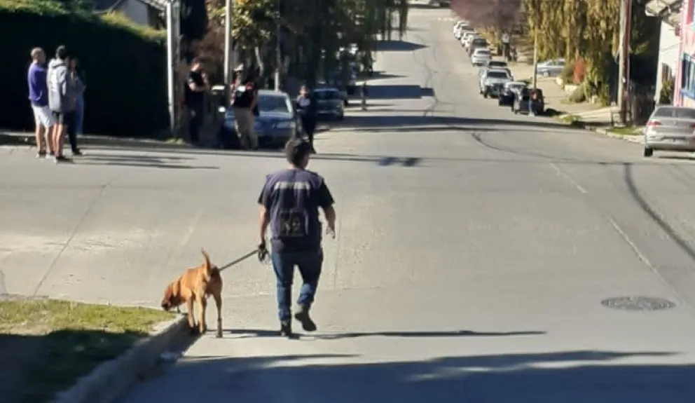 El tercer ladrón del robo en calle Güemes podría haber huido en vehículo particular 
