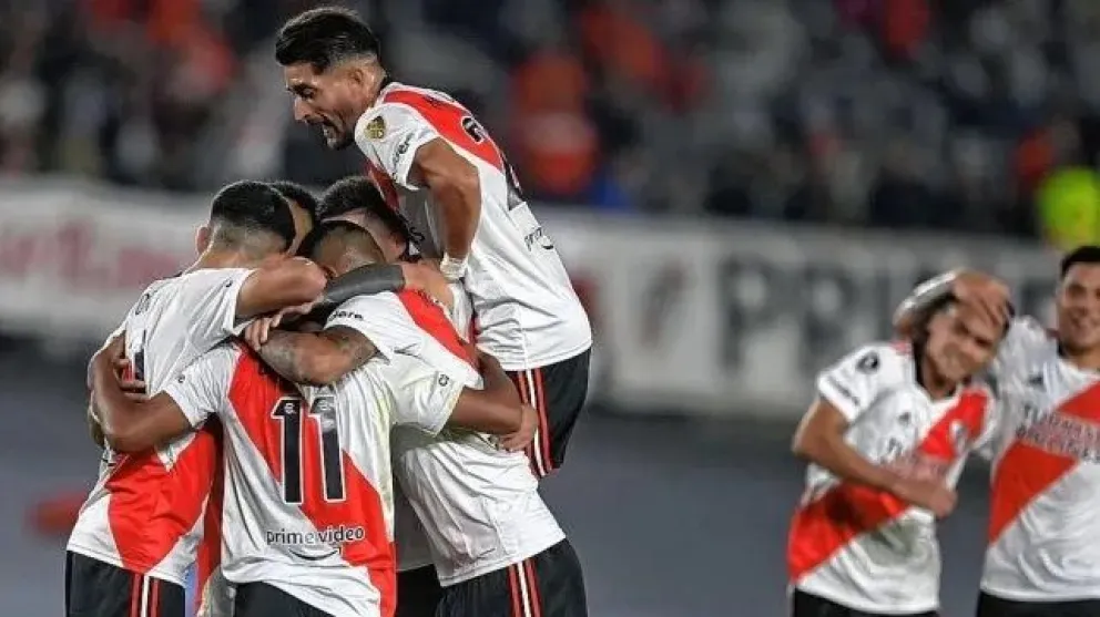 Golazo y polémica por el VAR: River le ganó a Banfield y busca la cima de la Copa de la Liga