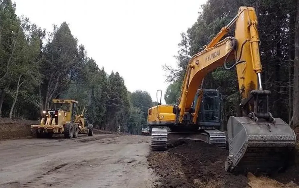 Quieren asfaltar 4 kilómetros de la ruta a Traful antes de la veda climática