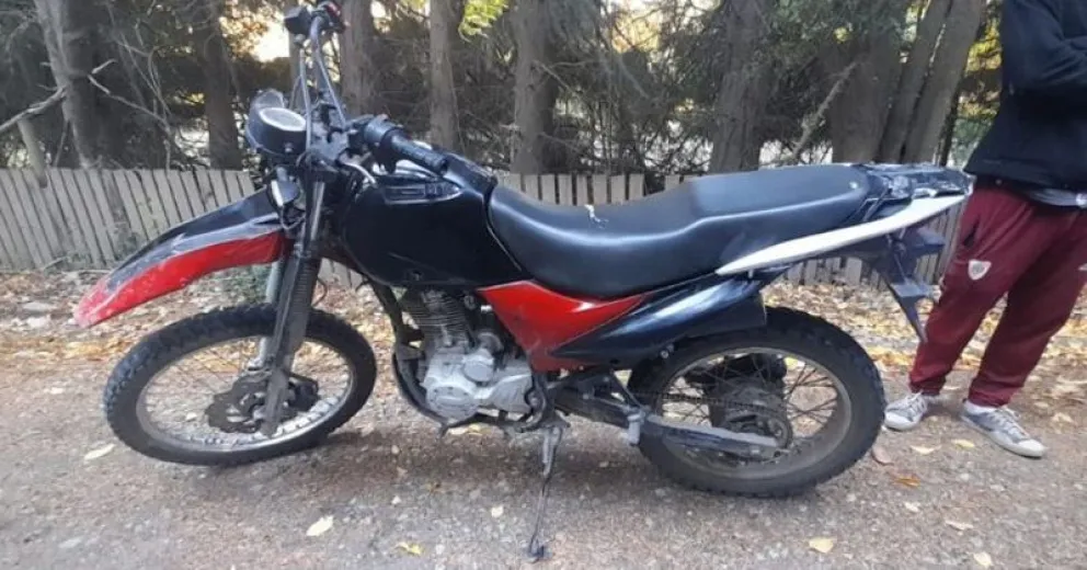 Lo buscaban por varias causas judiciales y manejaba una moto robada