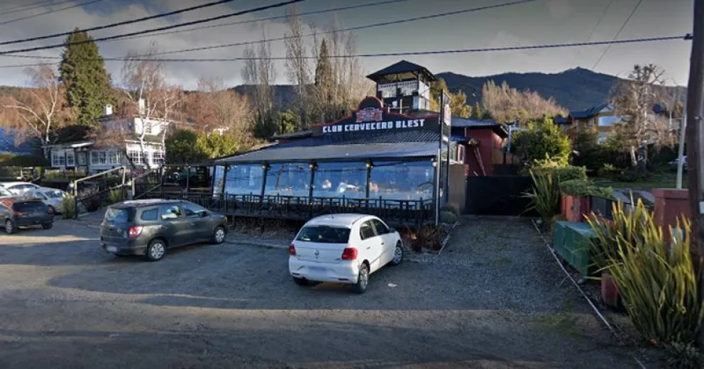 No quiso pagar en una cervecería y atacó con gas pimienta al encargado, turistas y residentes
