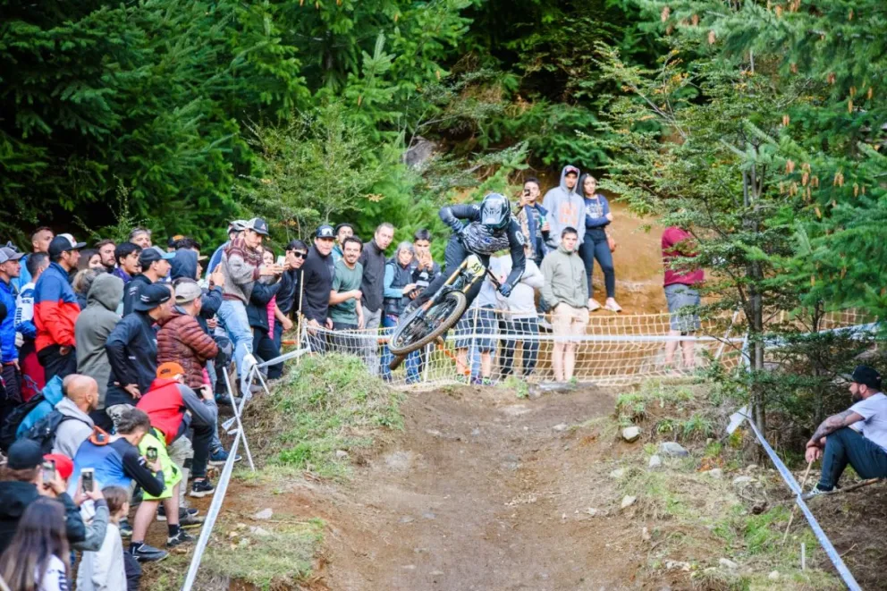 Barilochenses fueron protagonistas del argentino de descenso en La Angostura