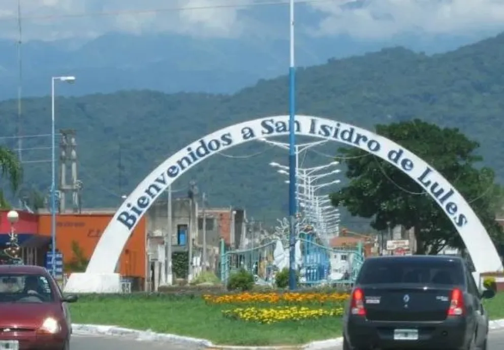 Aberrante: una mujer fue detenida por golpear a su hija con un fierro y una manguera