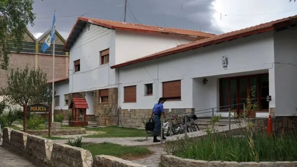 Imputaron y detuvieron a un policía por abuso sexual y privación de la libertad de una niña de 5 años