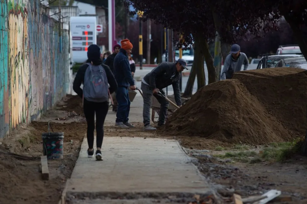 Construyen la vereda de calle 9 de Julio entre Gallardo y Tiscornia