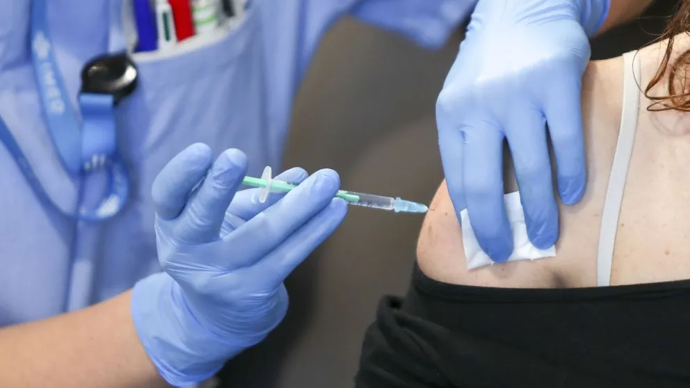 Vacunas Covid 19: ¿Qué es la pirexia y cuándo debemos consultar al médico?