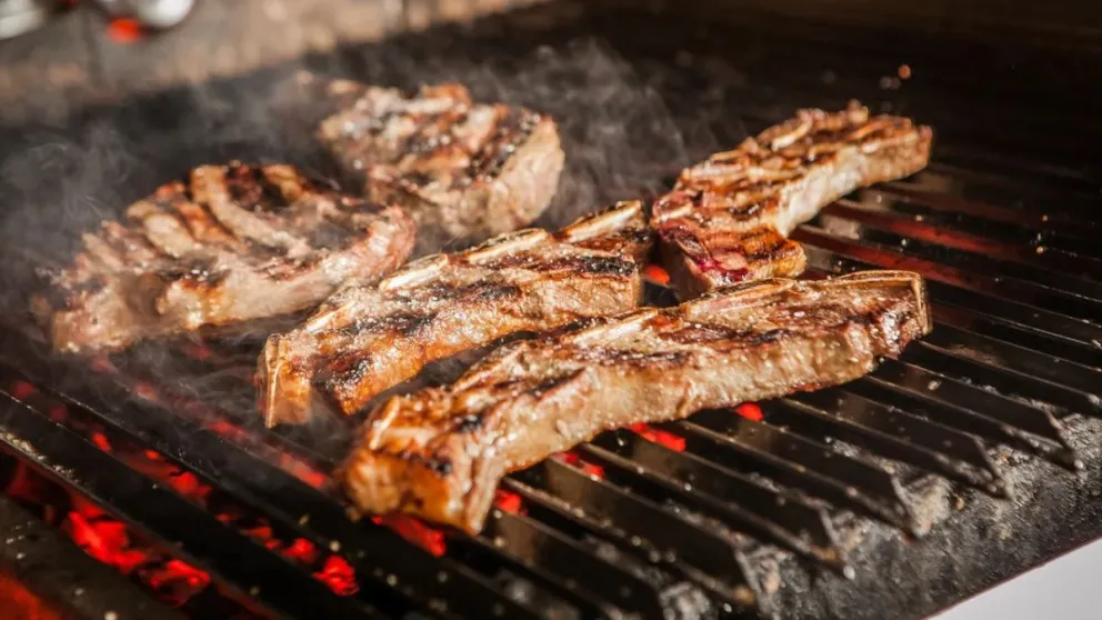 Denunció a su vecino porque “hace asado todos los días”  y le molesta