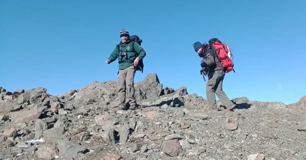 Una patrulla de guardaparques encontró gran cantidad de fogones clandestinos en senderos de montaña