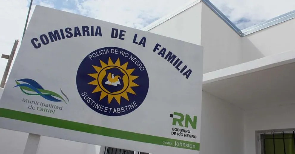 Multaron a un hombre por enviar una foto de sus genitales sin consentimiento al celular de una mujer