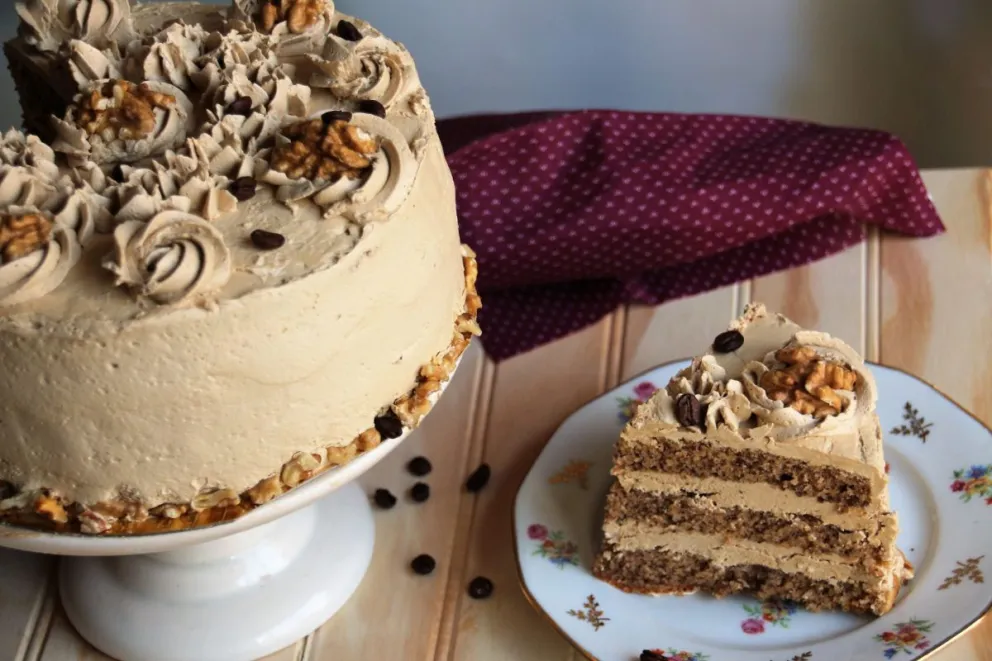 Postre ideal para fanáticos del café: torta moka con nuez