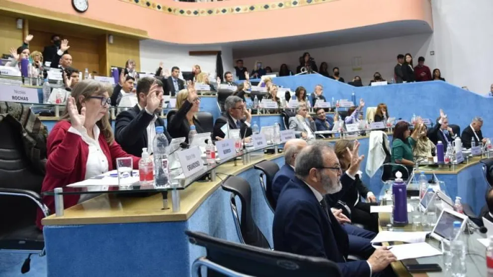 Legislatura de Río Negro: se sancionaron diez leyes y asumió el nuevo secretario legislativo