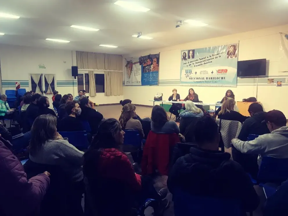 Conflicto salarial: Los docentes de Bariloche apuestan por el paro de 48 horas