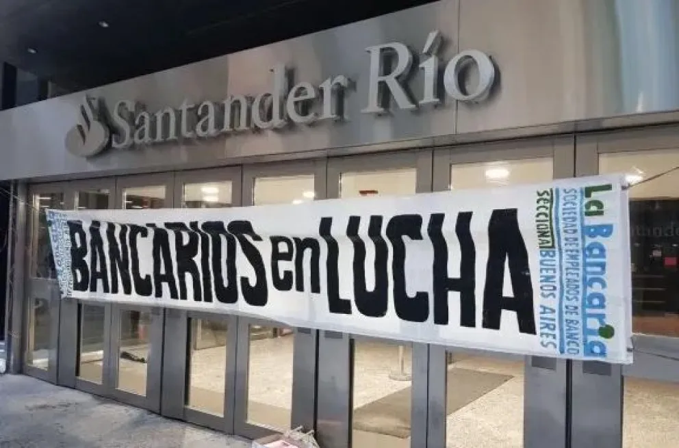 El gremio de bancarios convocó a un paro nacional el próximo jueves 28 de abril