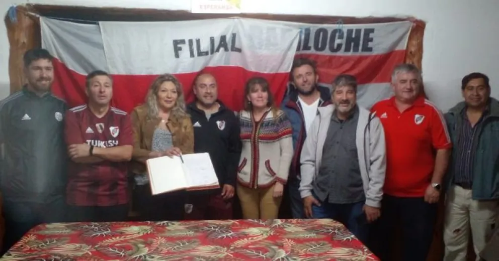 Invitan a colaborar para crear la bandera de River más grande de la Patagonia