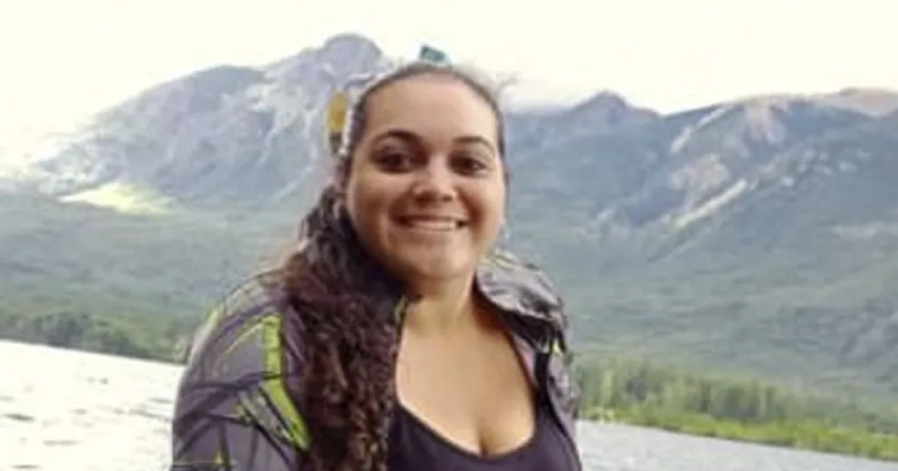 Jovencita de El Hoyo devolvió billetera con documentación y un sueldo completo
