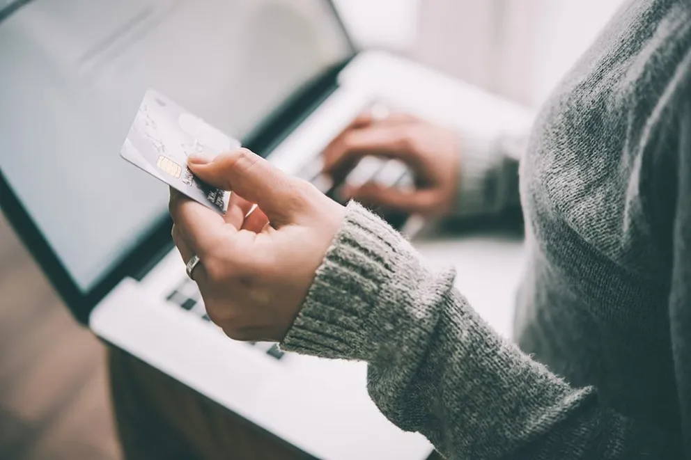 Una amiga le pidió dinero y se lo transfirió, pero se trataba de una estafa