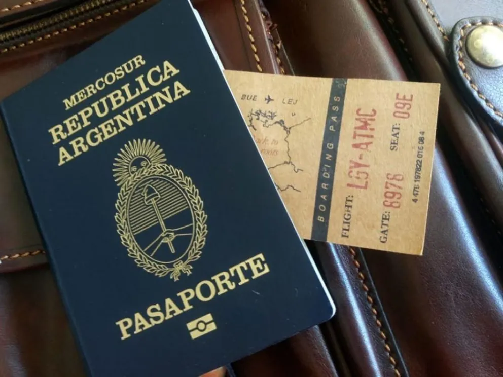 Migraciones ya no sellará los pasaportes para salir del país