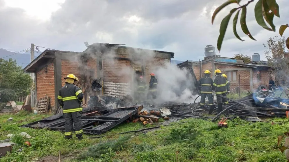 Pérdidas totales en un incendio de vivienda en barrio Esperanza 