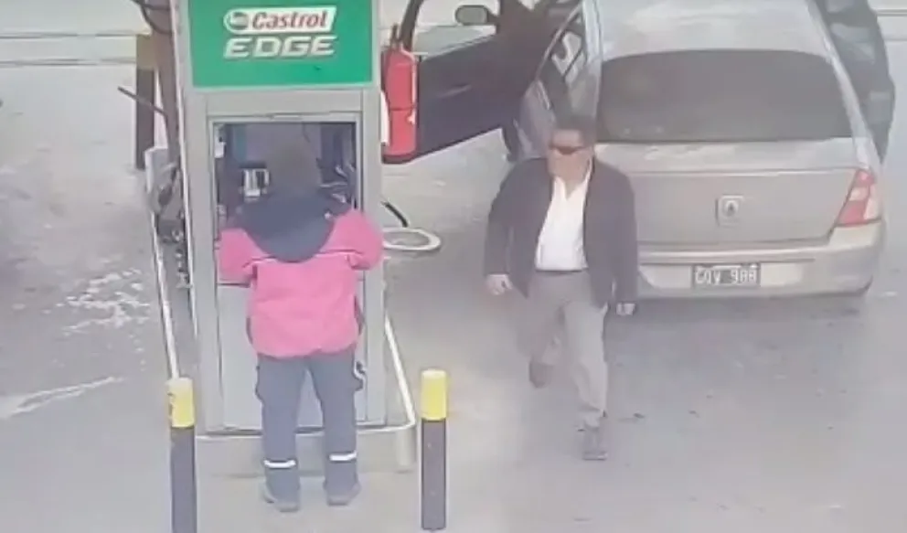Relatos salvajes: un cliente le pegó un cabezazo a un empleado en una estación de servicio
