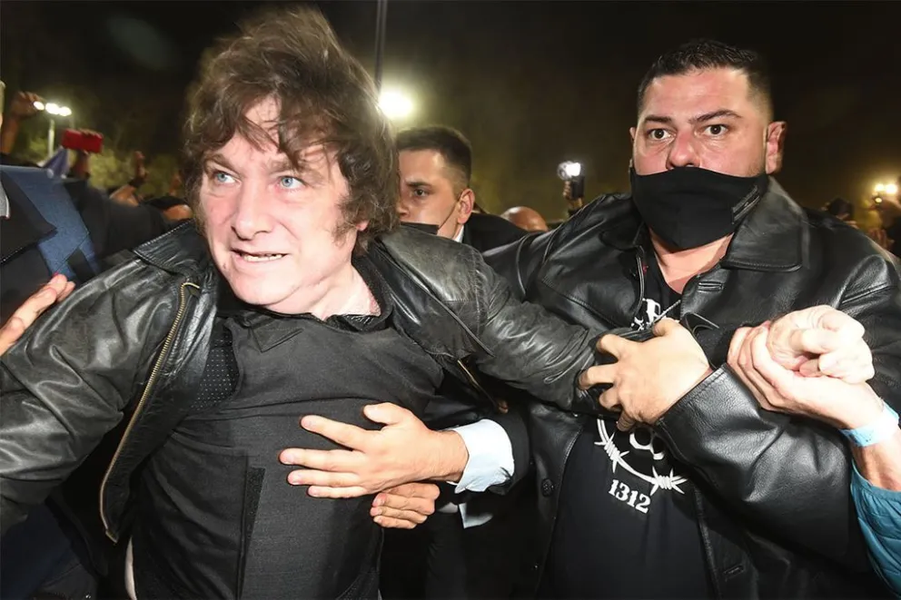 ¿Por qué Javier Milei utiliza chaleco antibalas en sus actos políticos?