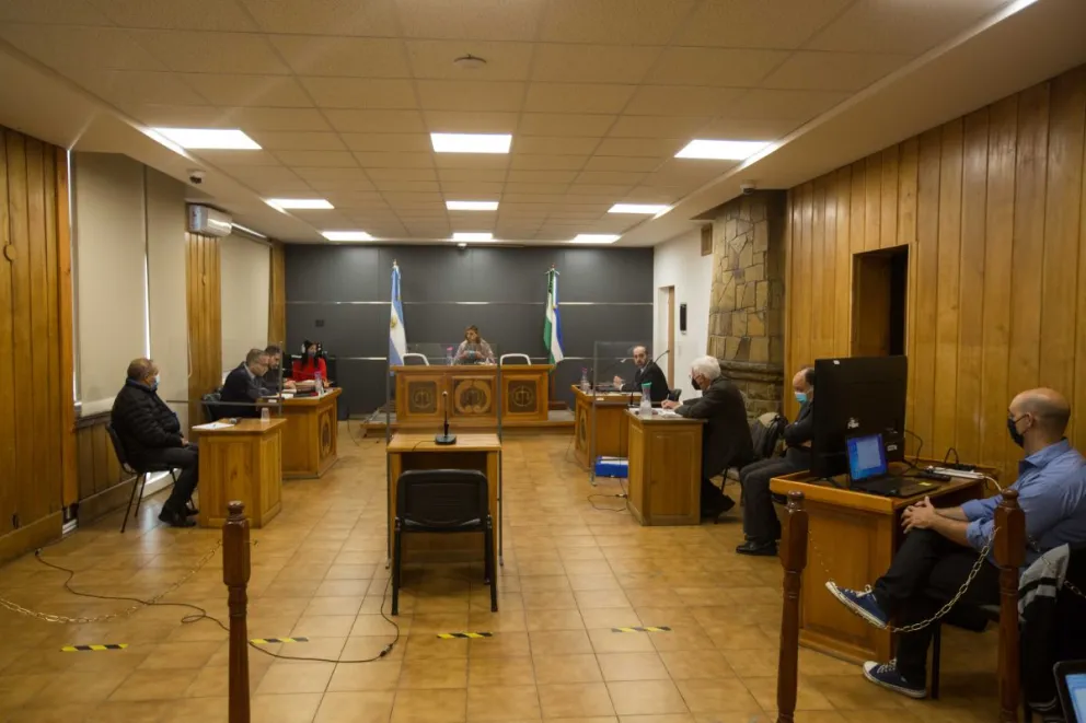 Lo acusan por una defraudación de medio millón de pesos en el Colegio Médico