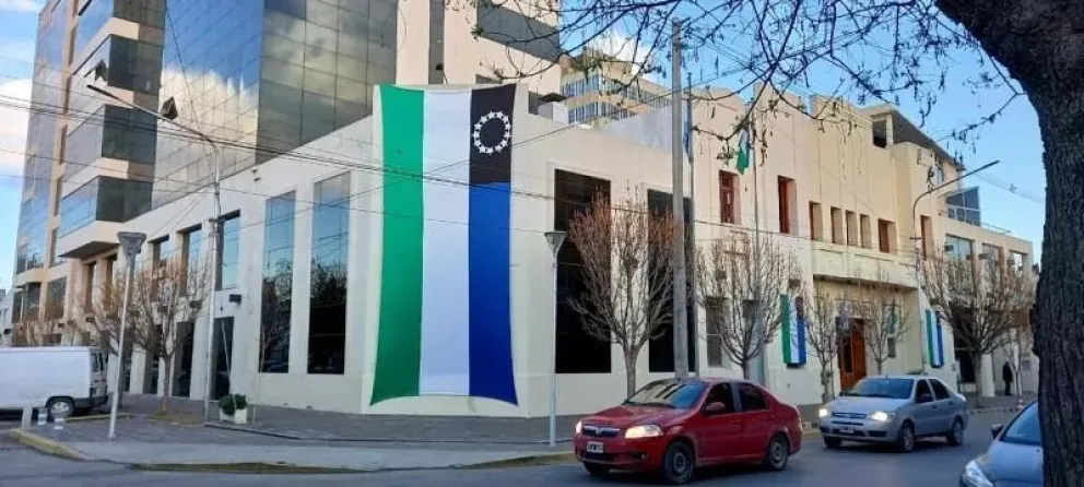 Los empleados legislativos tendrán un aumento salarial del 24%