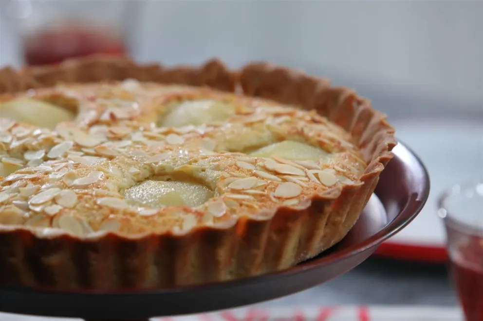 Cociná una tarta vegana de peras y almendras, ¡riquísima!