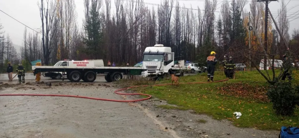 Ruta 40: accidente vehicular entre un automóvil y un camión